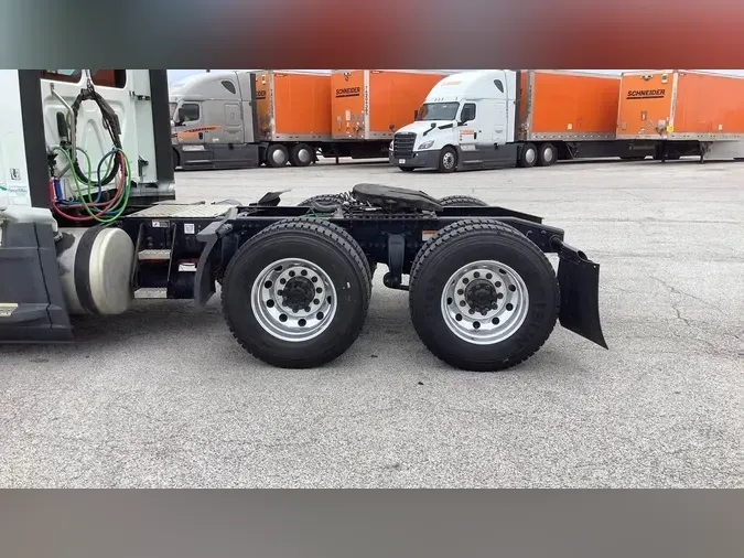 2020 Freightliner Cascadia 126
