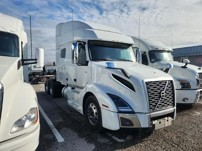 2021 VOLVO VNL64T740