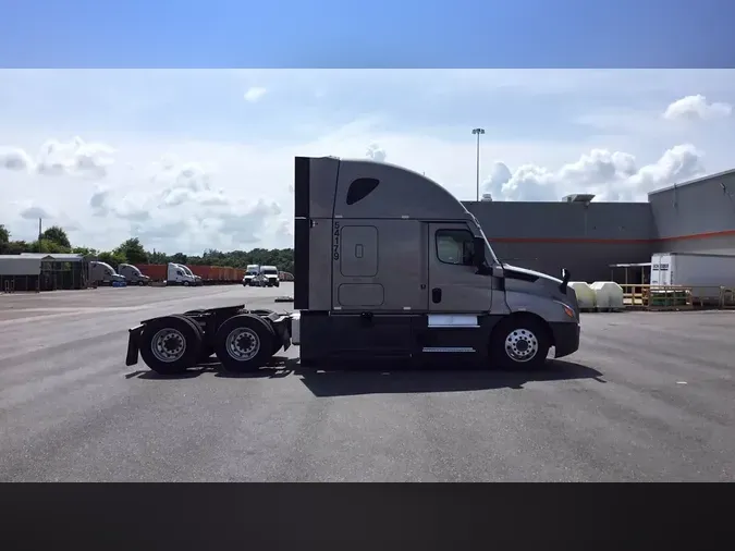 2023 Freightliner Cascadia 12647ea6597feb2726f735f6acb2d01e61c