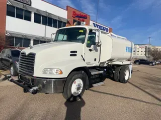 2013 MACK CXU612