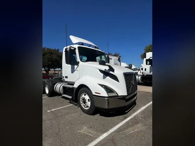 2019 VOLVO VNL64T-300