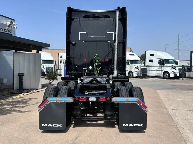 2025 MACK AN64T70