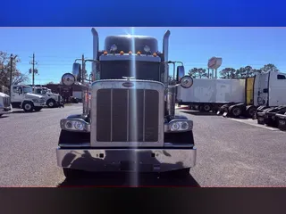 2022 Peterbilt 389