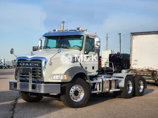 2020 MACK GR64BT