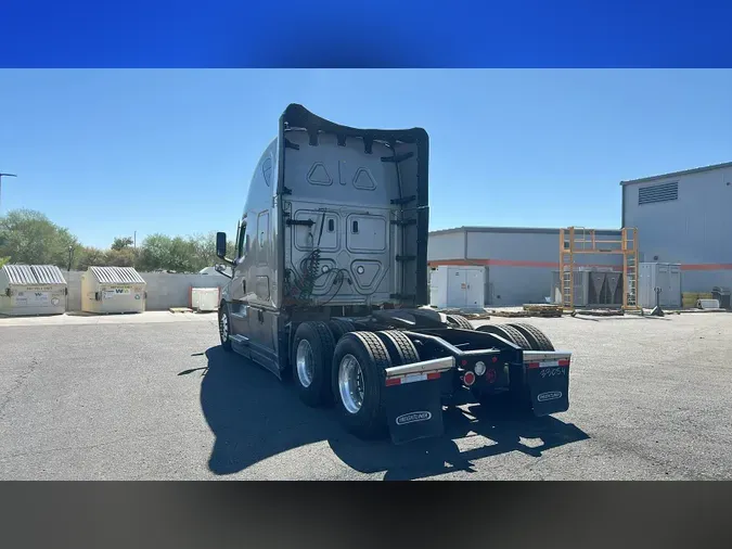 2025 Freightliner Cascadia 12647f8f9243401fe1eea1a26ba7be741ad