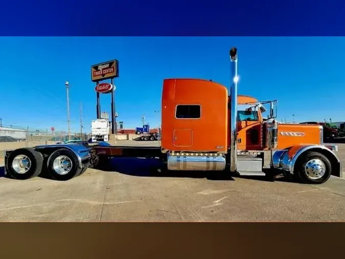2022 Peterbilt 389