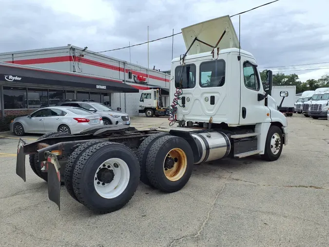 2015 FREIGHTLINER/MERCEDES CASCADIA 125