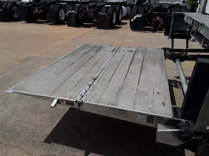 2016 FREIGHTLINER M2 106