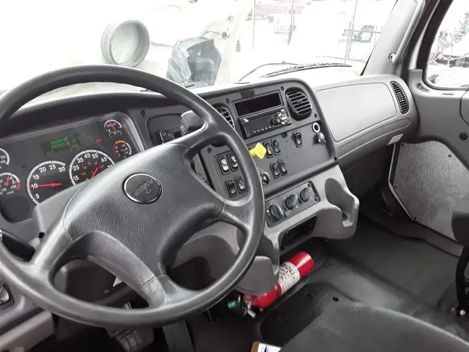 2018 FREIGHTLINER M2 10648037cff406bcc3367d8f9dcd66aea17