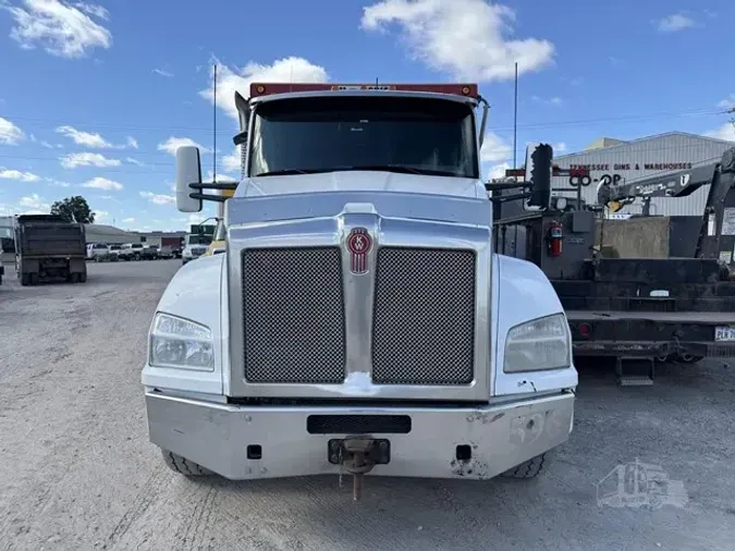 2016 KENWORTH T880