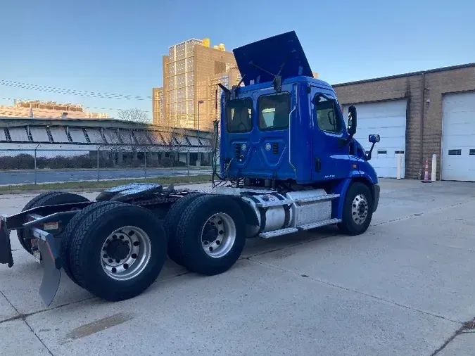 2016 Freightliner X11364ST