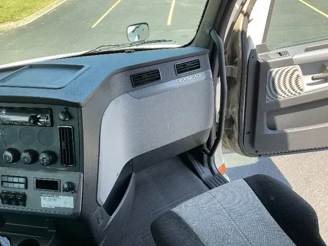 2019 Freightliner T12664ST