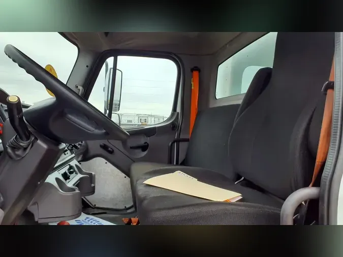 2017 FREIGHTLINER/MERCEDES M2 106