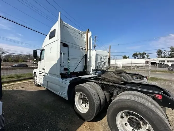 2016 VOLVO VNL64T670