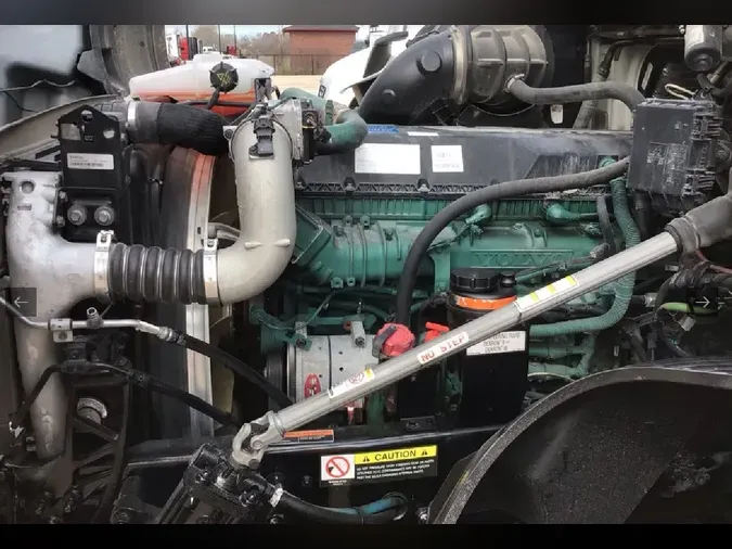 2024 VOLVO VNL64T860