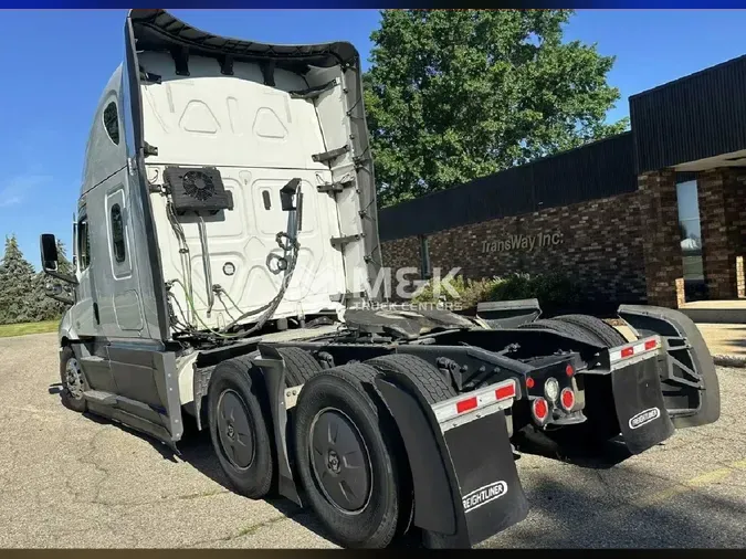 2024 FREIGHTLINER Cascadia 126