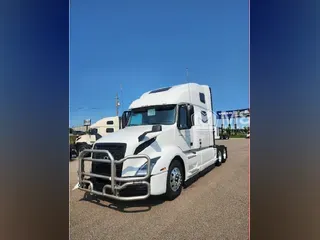 2025 VOLVO VNL64T860