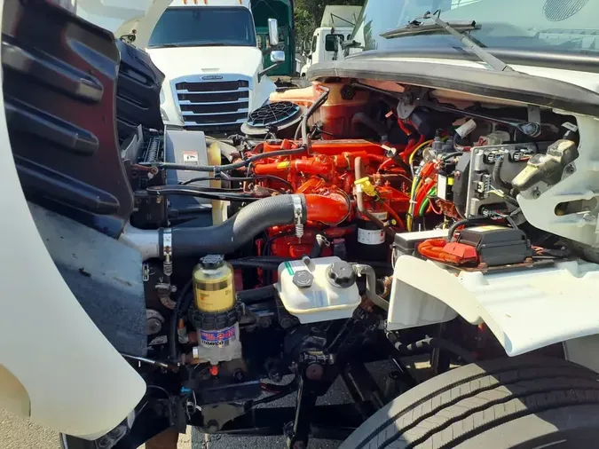 2017 FREIGHTLINER M2 106