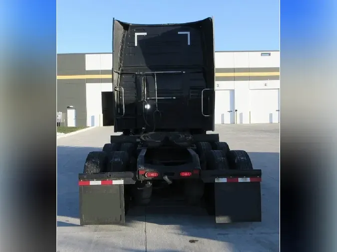 2024 VOLVO VNL64T860