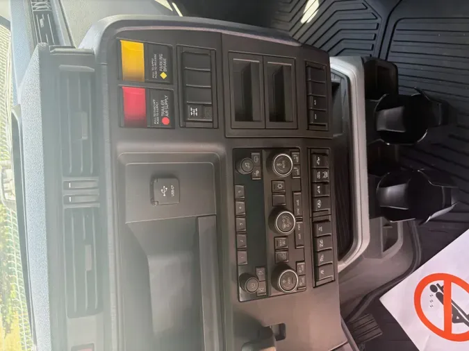 2026 VOLVO TRUCK VNL64TV04