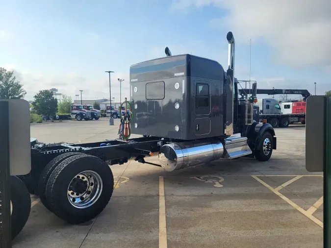 2025 Kenworth W900L