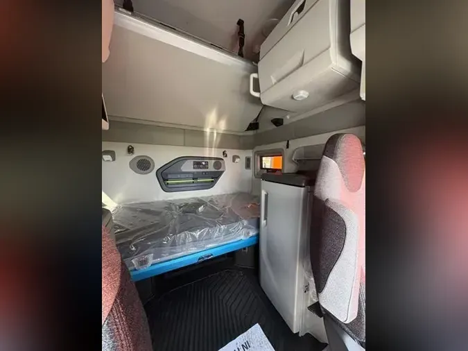 2026 VOLVO TRUCK VNL64TV04