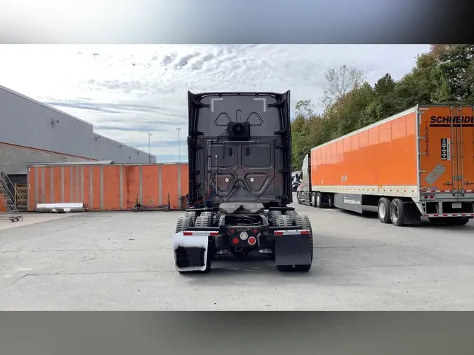 2022 Freightliner Cascadia 126481a3711f3d68375f5646f50378c1d3c