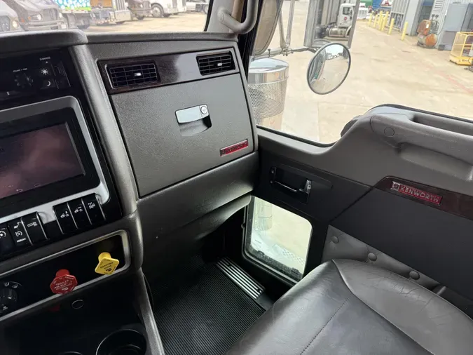 2020 Kenworth W900