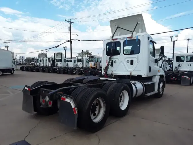 2016 FREIGHTLINER/MERCEDES CASCADIA 125