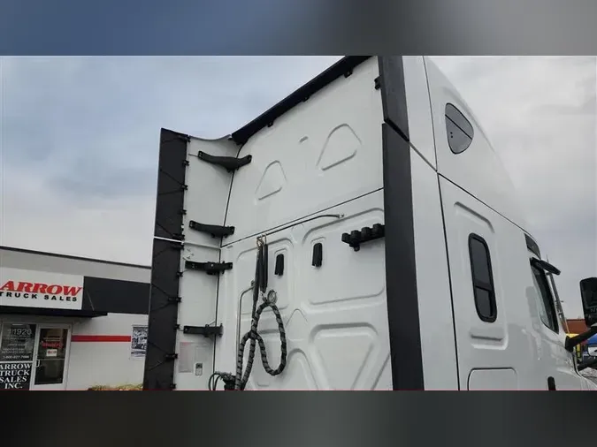 2021 FREIGHTLINER CA126