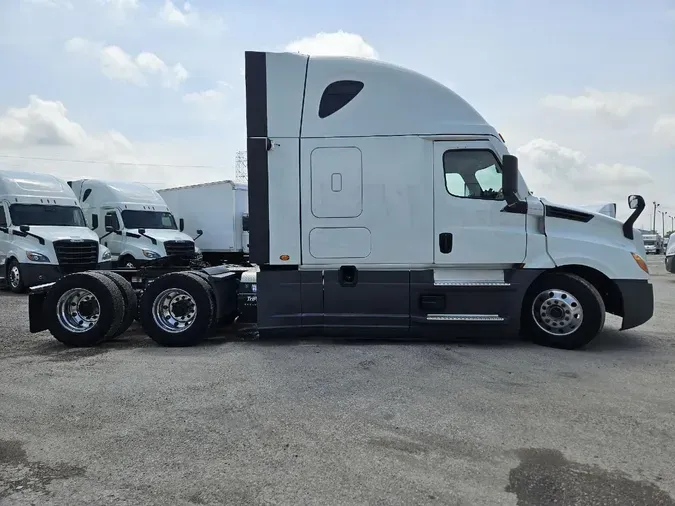 2021 FREIGHTLINER CASCADIA CA126