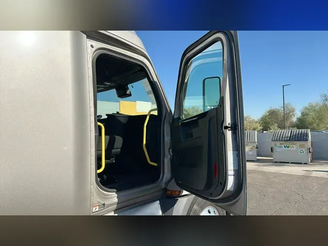 2024 Freightliner Cascadia 126