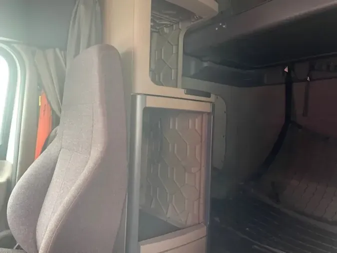 2020 FREIGHTLINER CASCADIA 125