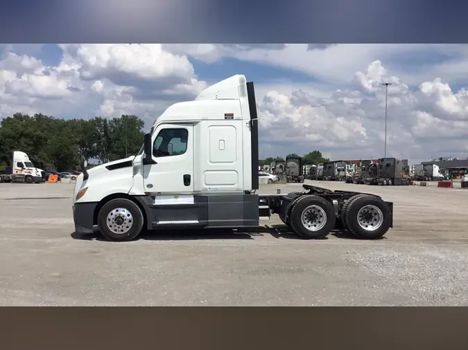 2020 Freightliner Cascadia 126