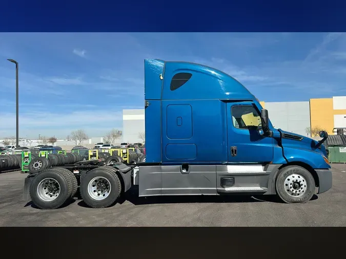 2023 Freightliner Cascadia 126