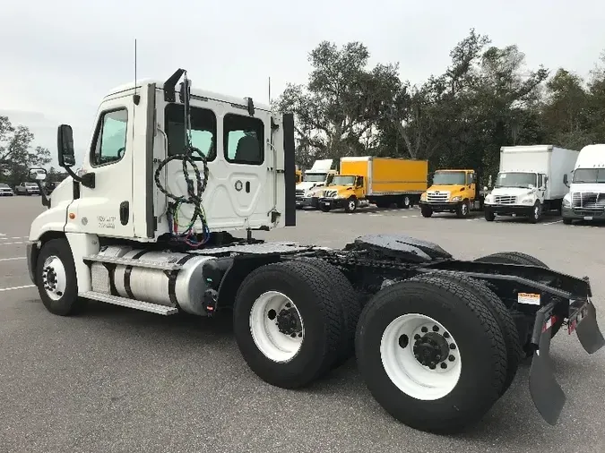 2018 Freightliner X12564ST