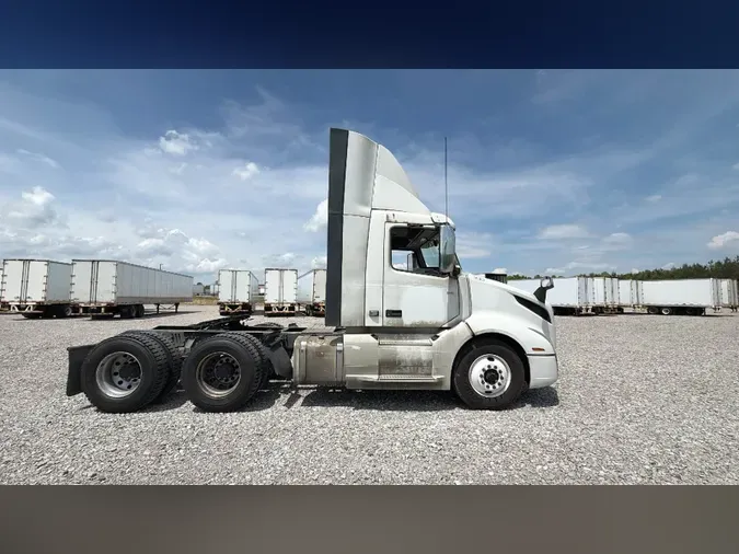2020 Volvo VNL300