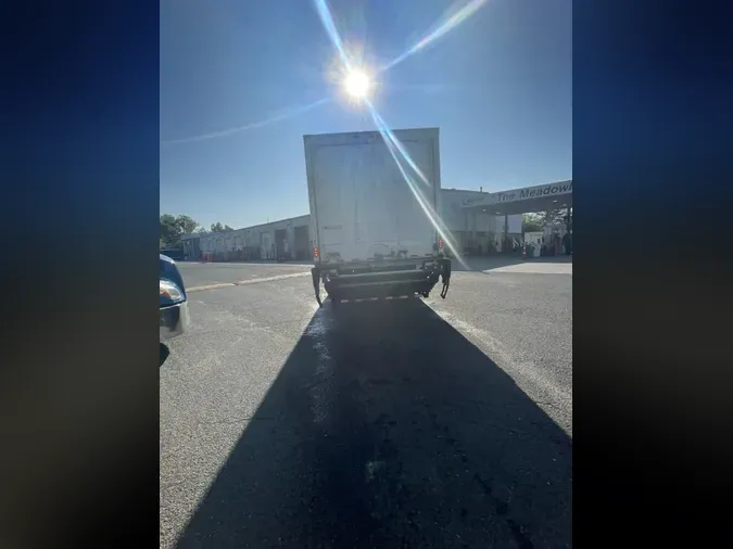 2018 FREIGHTLINER M2 106