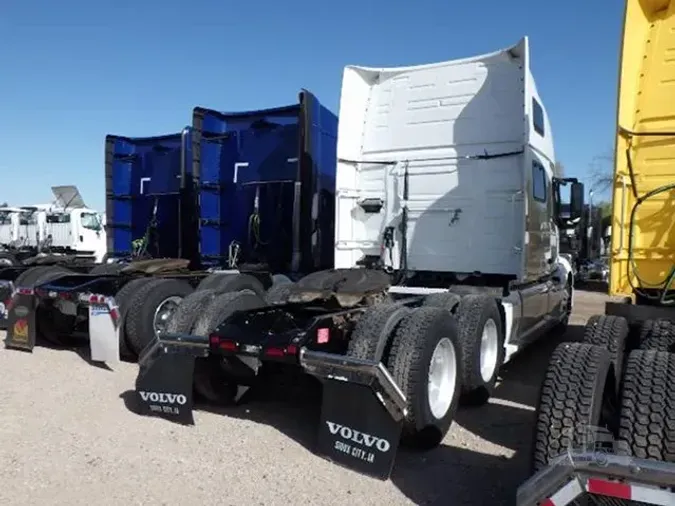 2022 VOLVO VNL64T860