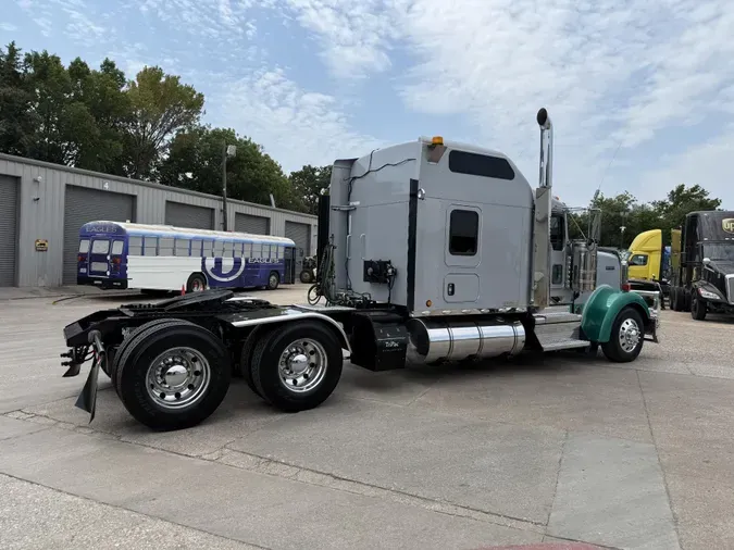 2020 Kenworth W900