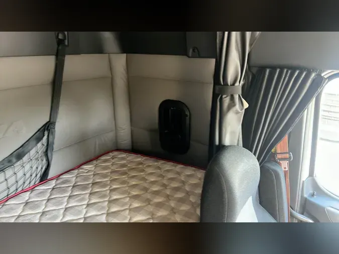 2020 Freightliner Cascadia 126