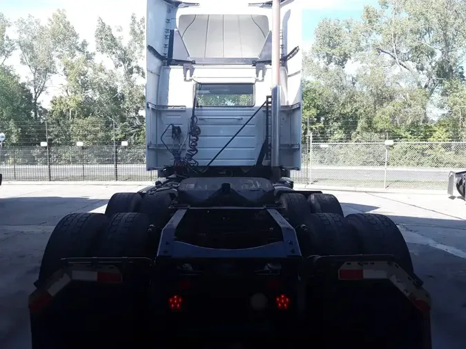 2019 VOLVO VNL64T-300