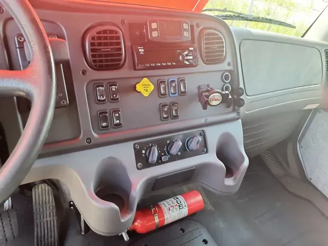 2018 FREIGHTLINER M2 106