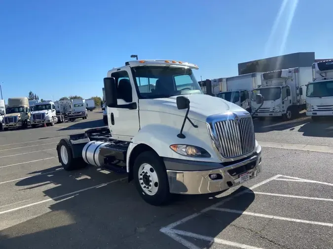 2019 NAVISTAR INTERNATIONAL RH613 DAYCAB S/A