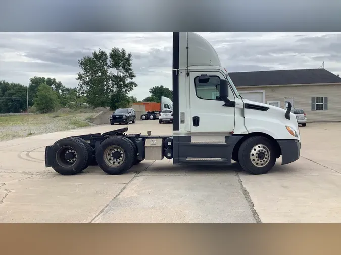 2020 Freightliner Cascadia 126484daa31a07d51346b32258eadee864b