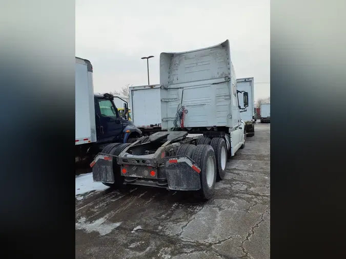 2020 VOLVO VNL64T-760