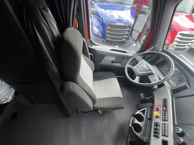 2021 FREIGHTLINER CA126