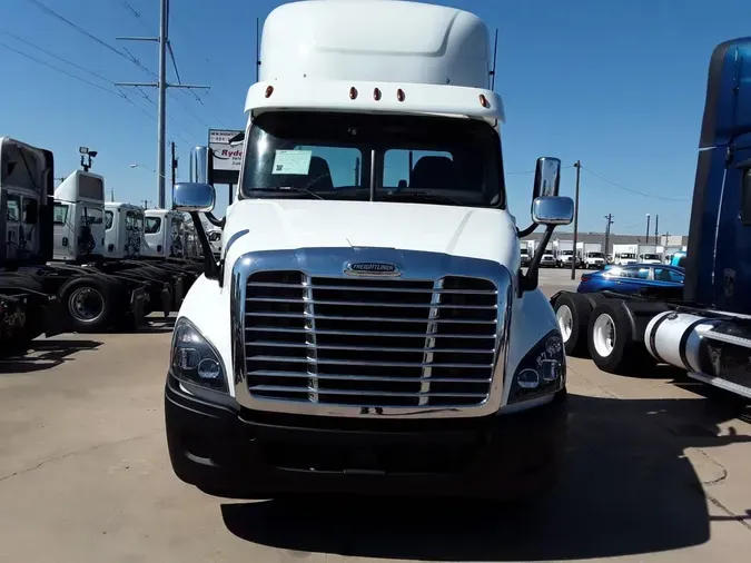 2019 FREIGHTLINER/MERCEDES CASCADIA 125