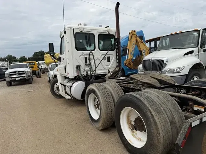 2011 FREIGHTLINER CASCADIA 125