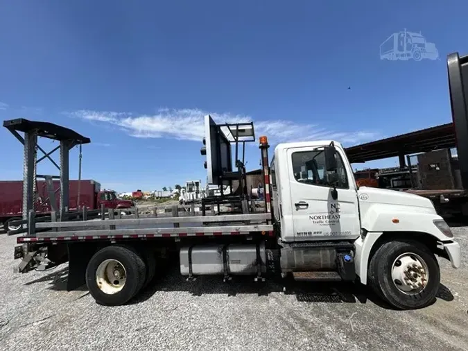 2013 HINO 268